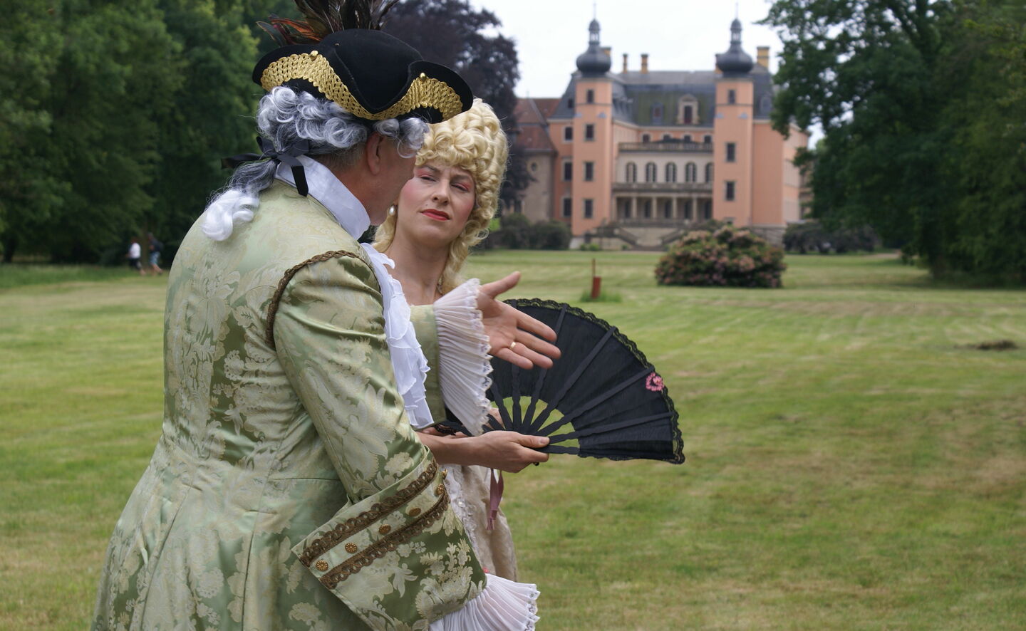 Szenische F&uuml;hrung im Schlosspark Altd&ouml;bern, Foto: Boris Aehnelt
