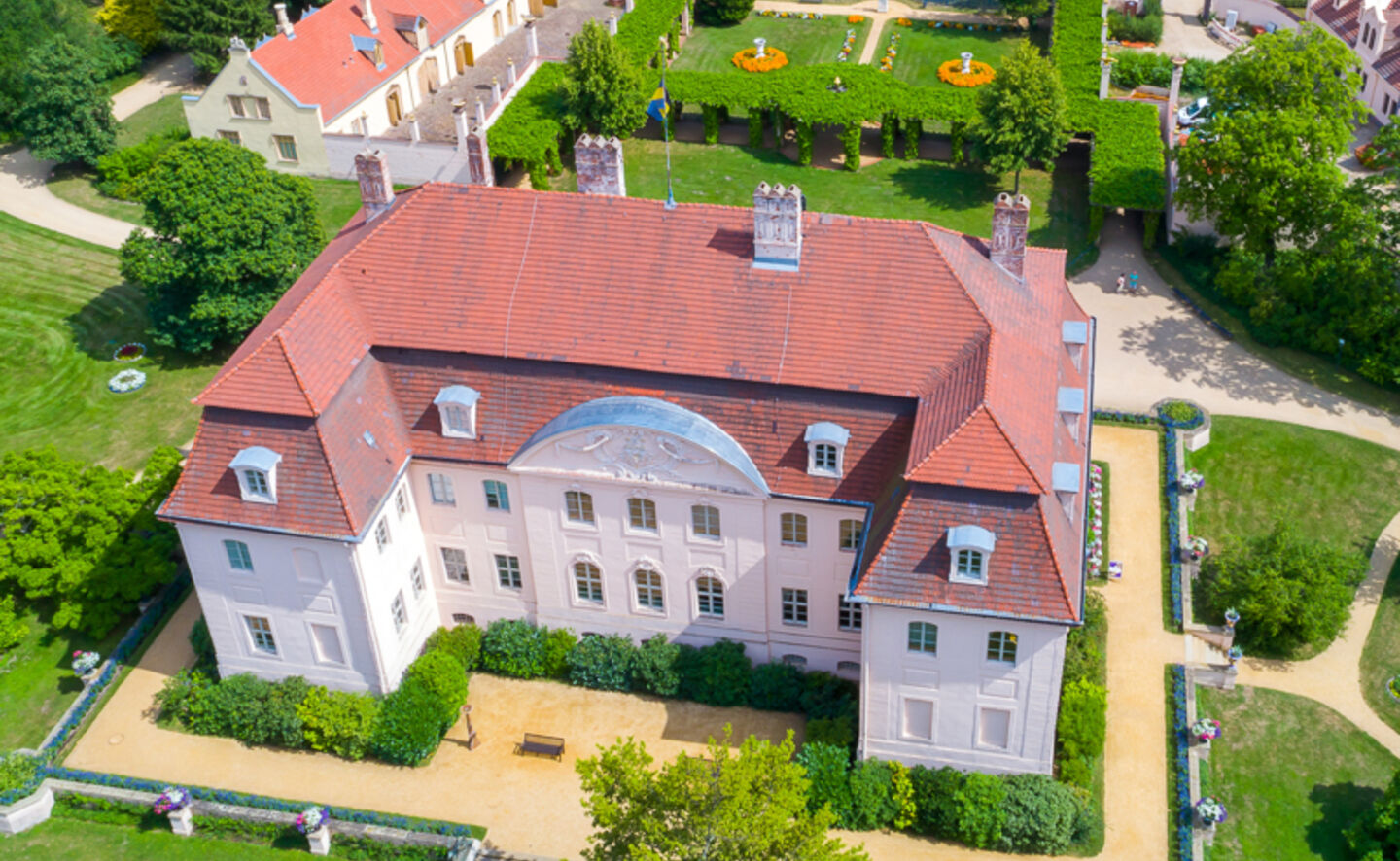 Schloss Branitz, Marstall und Cavalierhaus