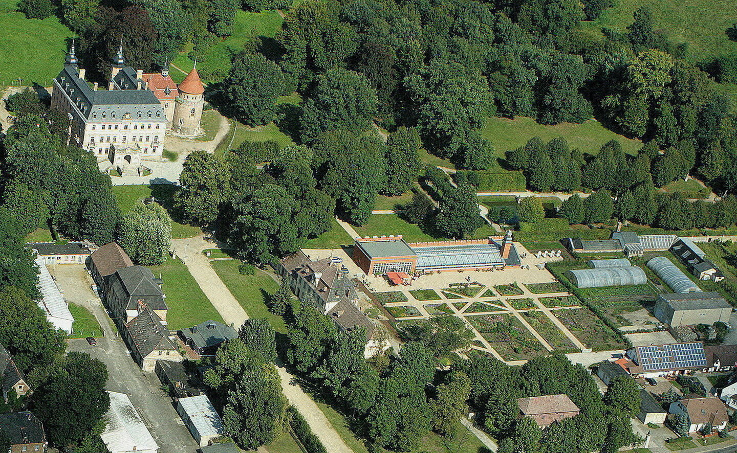 Luftbild Orangerie und Schloss Altd&ouml;bern, Foto: Rolf W&uuml;nsche