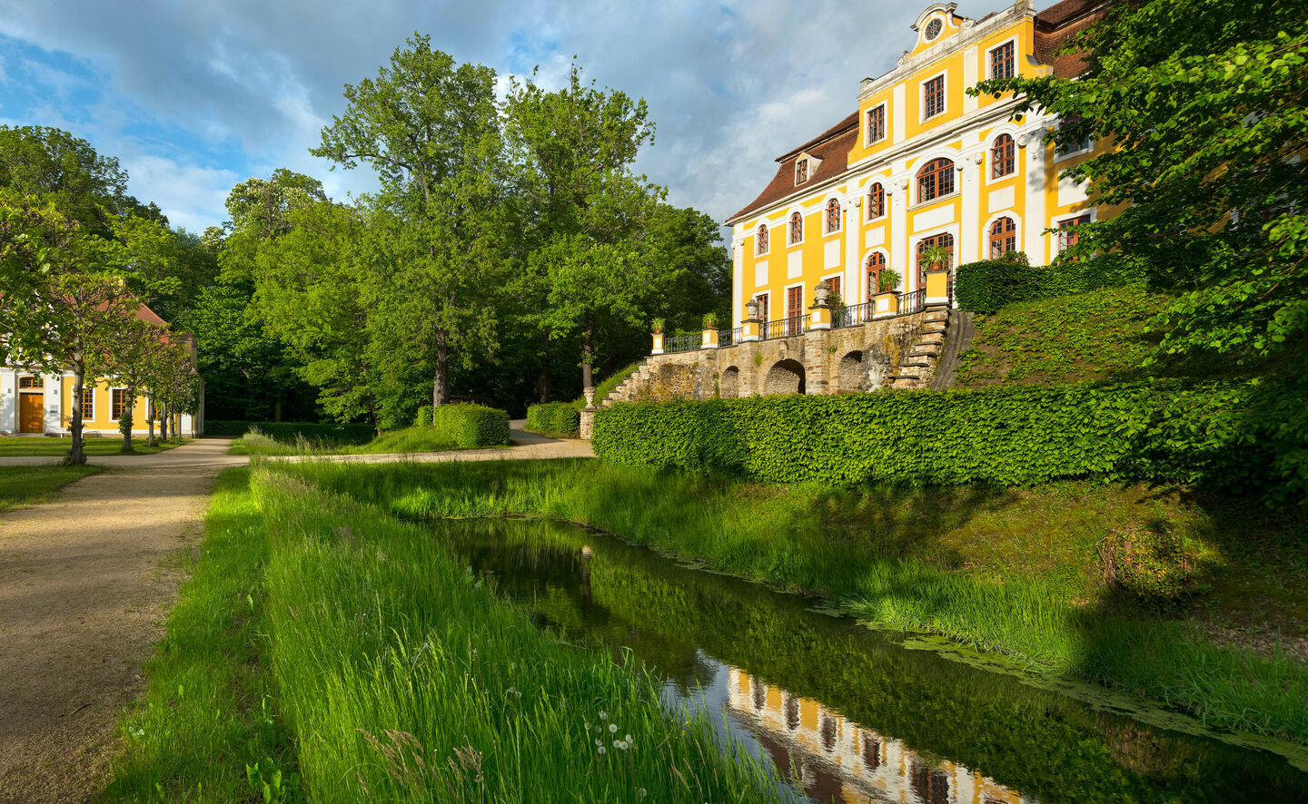 der begr&uuml;nte Neschwitzer Park mit Schlossensemble, &copy; Leo Seidel