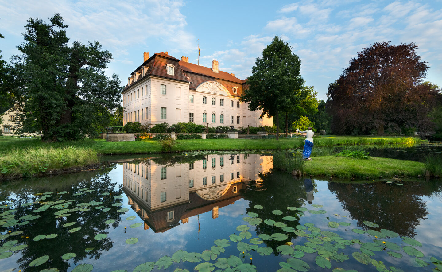 Schloss Branitz in Wasserspiegelung, &copy; Leo Seidel