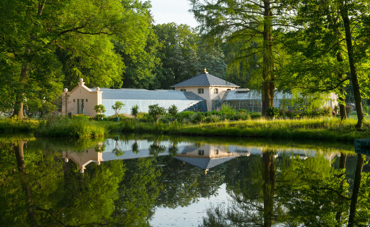 Blick in die Schlossg&auml;rtnerei mit ihren historischen Gew&auml;chsh&auml;usern, &copy; Leo Seidel
