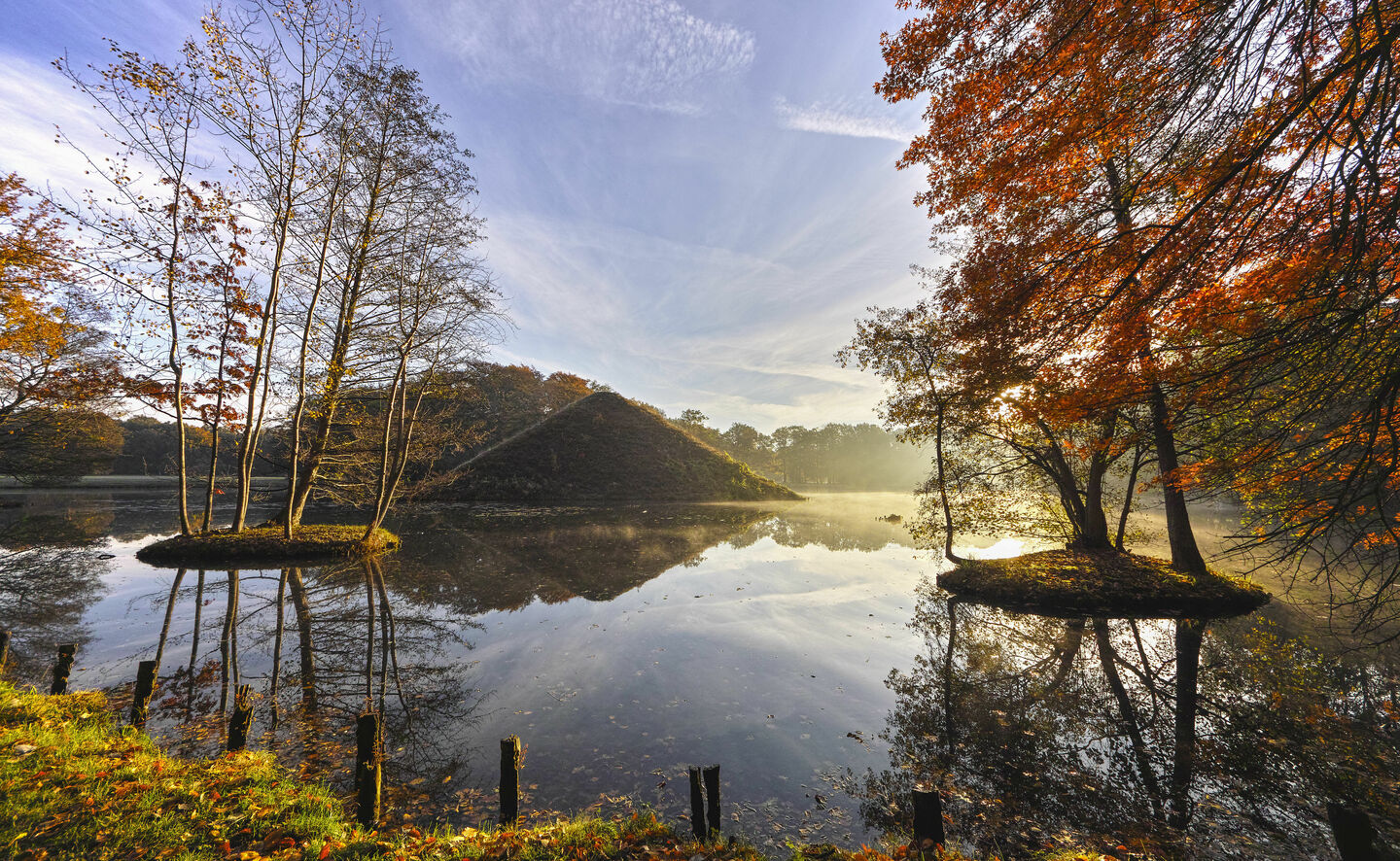Das Grab des F&uuml;rsten P&uuml;ckler &ndash; der Tumulus, Foto: Hans Bach, Potsdam / SFPM (2013)