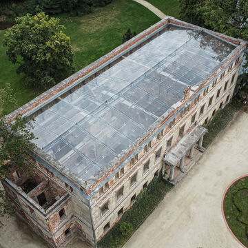 &uuml;berdachte Schlossruine in Zatonie, &copy; Władysław Czulak / Urząd Miasta Zielona G&oacute;ra